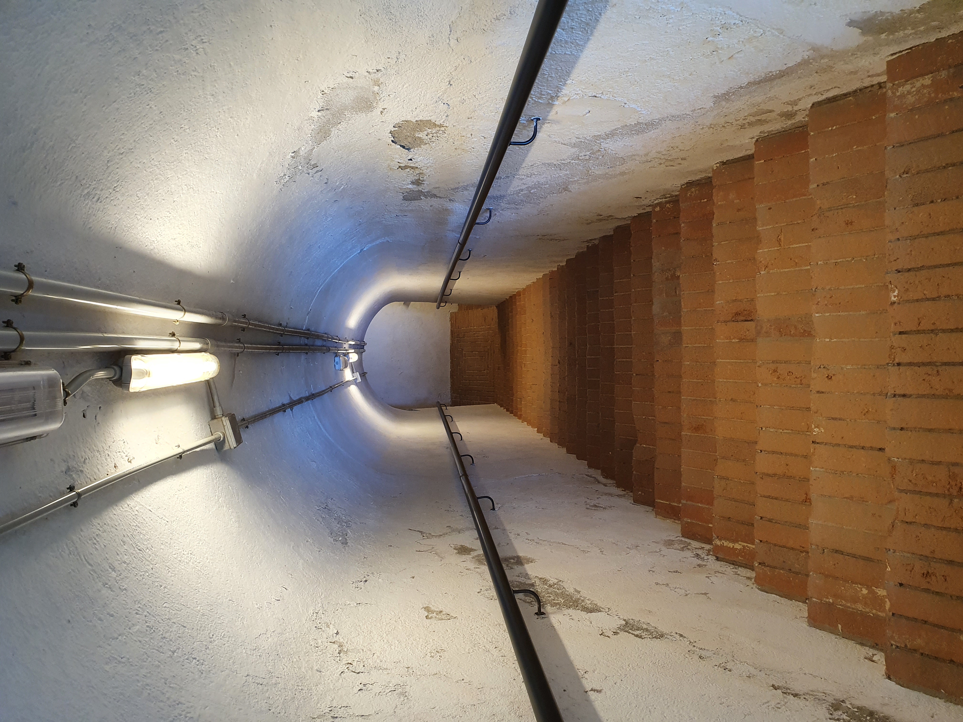 Escalera de acceso al Bunker de El Capricho